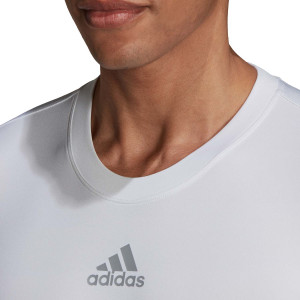 /H/2/H23121_camiseta-manga-larga-adidas-techfit-color-blanco_3_detalle-cuello-y-pecho.jpg