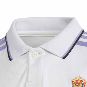/H/A/HA2654-20_camiseta-adidas-real-madrid-nino-2022-2023-color-blanco_3_detalle-cuello-y-pecho-con-escudo.jpg