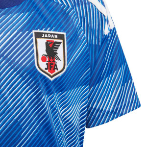 /H/C/HC6299_camiseta-adidas-japon-nino-2022-2023-color-azul_3_detalle-cuello-y-pecho-con-escudo.jpg