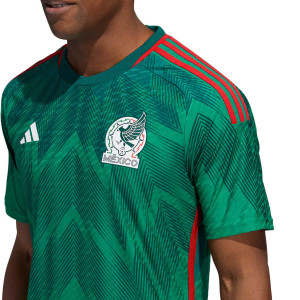 /H/D/HD6898_camiseta-adidas-mexico-2022-2023-authentic-color-verde_3_detalle-cuello-y-pecho-con-escudo.jpg