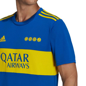 /H/D/HD9685_camiseta-adidas-boca-juniors-2021-20122-color-azul-y-amarillo_3_detalle-cuello-y-pecho-con-escudo.jpg