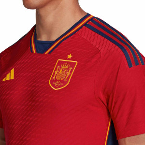 /H/E/HE2021_camiseta-adidas-espana-2022-2023-authentic-color-rojo_3_detalle-cuello-y-pecho-con-escudo.jpg