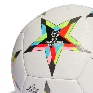 /H/E/HE3774-4_pelota-de-futbol-adidas-champions-2022-2023-training-talla-4-color-z-plata_3_detalle-logotipo.jpg