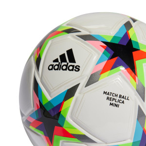 /H/E/HE3776_balon-mini-adidas-champions-2022-2023-talla-mini-color-blanco_3_detalle-logotipo.jpg