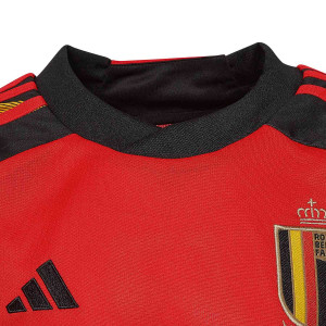 /H/E/HE6632-7_camiseta-adidas-belgica-de-bruyne-nino-2022-2023-color-rojo_3_detalle-cuello-y-pecho-con-escudo.jpg