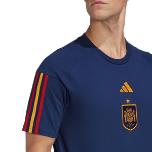 /H/E/HE8810_camiseta-adidas-espana-travel-color-z-purpura-oscuro_3_detalle-cuello-y-pecho.jpg