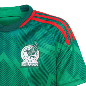 /H/E/HE8848_camiseta-adidas-mexico-nino-2022-2023-color-verde_3_detalle-cuello-y-pecho-con-escudo.jpg