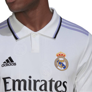 /H/F/HF0291_camiseta-adidas-real-madrid-2022-2023-color-blanco_3_detalle-cuello-y-pecho-con-escudo.jpg
