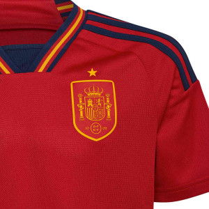 /H/F/HF1406_uniforme-adidas-espana-nino-2022-2023-color-rojo_3_detalle-cuello-y-pecho-con-escudo.jpg