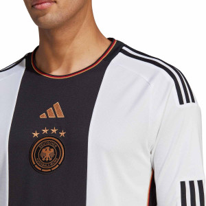 /H/F/HF1475_camiseta-manga-larga-adidas-alemania-2022-2023-color-blanco_3_detalle-cuello-y-pecho-con-escudo.jpg