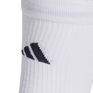 /H/N/HN8833_calcetines-antideslizantes-adidas-football-grip-knit-acolchados-color-blanco_3_detalle-logotipo.jpg