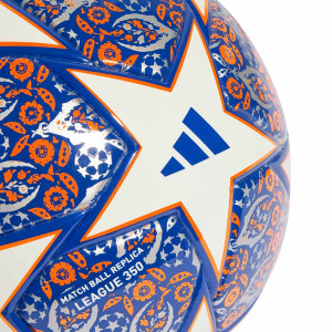 /H/T/HT9008-4_balon-futsal-adidas-ucl-league-j350-estambul-talla-4-color-azul_3_detalle-logotipo.jpg
