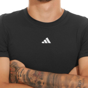 /I/A/IA1165_camiseta-adidas-techfit-color-negro_3_detalle-cuello.jpg