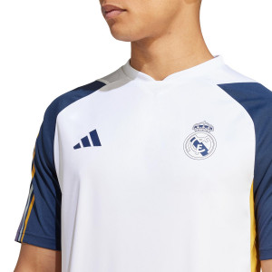 /I/B/IB0868_camiseta-adidas-real-madrid-entrenamiento-color-blanco_3_detalle-cuello-y-pecho.jpg