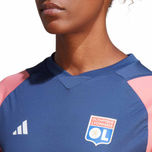 /I/B/IB0936_camiseta-adidas-olympique-lyon-entrenamiento-mujer-color-azul_3_detalle-cuello-y-pecho.jpg