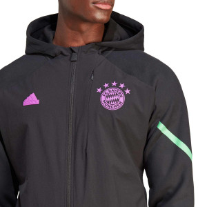 /I/B/IB0993_chaqueta-invierno-adidas-bayern-designed-4-game-day-hoody-color-negro_3_detalle-cierre-cuello-y-pecho.jpg