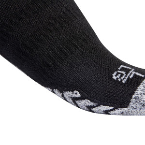 /I/N/IN1800_calcetines-antideslizantes-adidas-football-grip-knitted-light-finos-color-negro_3_detalle-frontal.jpg