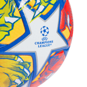 /I/N/IN9340-5_pelota-futbol-adidas-champions-league-londres-competition-talla-5-color-rojo-y-amarillo_3_detalle-logotipo.jpg