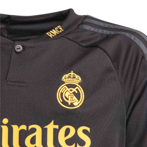 /I/N/IN9844-10_camiseta-adidas-3a-real-madrid-modric-nino-2023-2024-color-negro_3_detalle-cuello-y-pecho-con-escudo.jpg