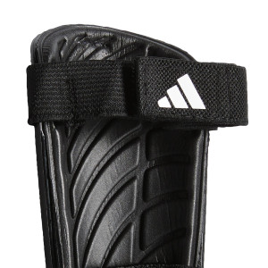 /I/P/IP3996_espinilleras-con-tobillera-adidas-tiro-match-j-color-negro-y-oro_3_detalle-colocacion.jpg