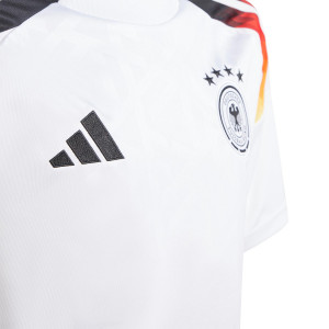 /I/P/IP6130_camiseta-adidas-alemania-nino-2024-color-blanco_3_detalle-cuello-y-pecho-con-escudo.jpg