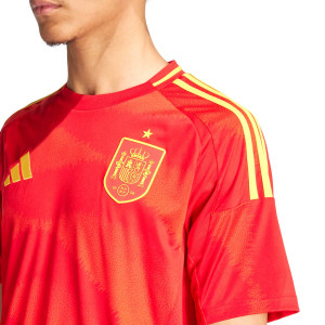 /I/P/IP9331_camiseta-adidas-espana-2024-color-rojo_3_detalle-cuello-y-pecho-con-escudo.jpg