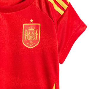 /I/P/IP9332_uniforme-adidas-espana-bebe-2024-color-rojo_3_detalle-cuello-y-pecho-con-escudo.jpg