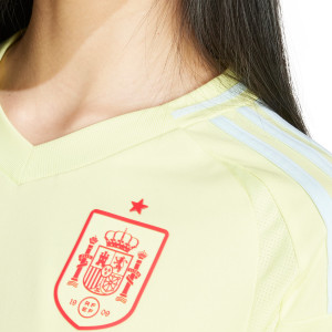 /I/P/IP9340_camiseta-adidas-2a-espana-mujer-2024-color-amarillo_3_detalle-cuello-y-pecho-con-escudo.jpg