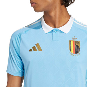 /I/Q/IQ0776_camiseta-adidas-2a-belgica-autentica-2024-color-azul_3_detalle-cuello-y-pecho-con-escudo.jpg