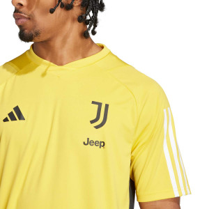 /I/Q/IQ0875_camiseta-adidas-juventus-entrenamiento-color-amarillo_3_detalle-cuello-y-pecho.jpg