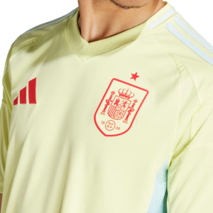 /I/S/IS9033_camiseta-adidas-2a-espana-2024-color-amarillo_3_detalle-cuello-y-pecho-con-escudo.jpg