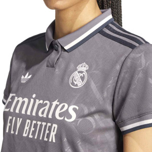 /I/T/IT3439_camiseta-adidas-3a-real-madrid-mujer-24-25-color-gris_3_detalle-cuello-y-pecho-con-escudo.jpg