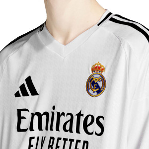 /I/T/IT3442_camiseta-manga-larga-adidas-real-madrid-2024-2025-manga-larga-color-blanco_3_detalle-cuello-y-pecho-con-escudo.jpg