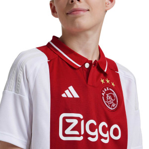 /I/T/IT3481_camiseta-adidas-ajax-nino-2024-2025-color-blanco_3_detalle-cuello-y-pecho-con-escudo.jpg