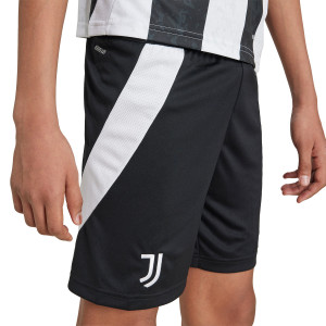 /I/T/IT3553_pantalon-corto-adidas-juventus-nino-2024-2025--color-negro_3_detalle-escudo.jpg