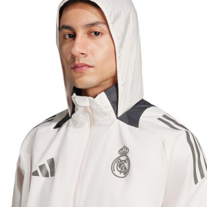 /I/T/IT5121_cortavientos-adidas-real-madrid-all-weather-ucl-color-naranja_3_detalle-cierre-cuello-y-pecho.jpg