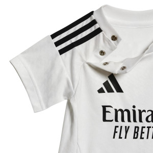 /I/T/IT5174_uniforme-adidas-real-madrid-bebe-2024-2025-color-blanco_3_detalle-cuello-y-pecho-con-escudo.jpg