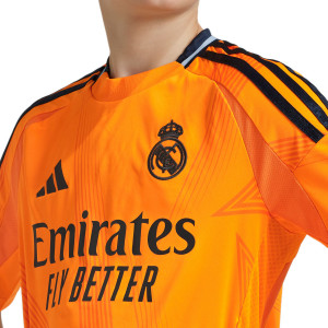 /I/T/IT5177-10_camiseta-adidas-2a-real-madrid-nino-modric-24-25-color-naranja_3_detalle-cuello-y-pecho-con-escudo.jpg