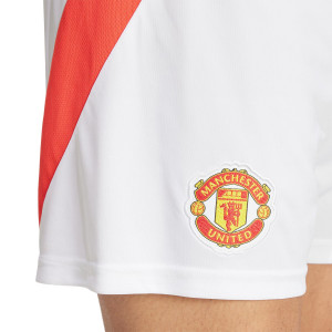 /I/U/IU1388_pantalon-corto-adidas-manchester-united-2024-2025-color-blanco_3_detalle-escudo.jpg