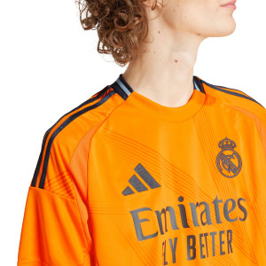 /I/U/IU5013-7_camiseta-adidas-2a-real-madrid-vini-jr--24-25-color-naranja_3_detalle-cuello-y-pecho-con-escudo.jpg