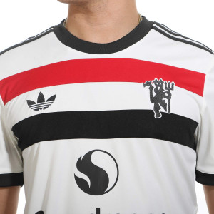 /I/Y/IY7806_camiseta-adidas-3a-manchester-united-2024-2025-color-blanco_3_cuello-y-escudo.jpg