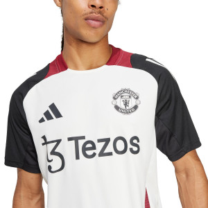 /J/E/JE3726_camiseta-adidas-manchester-united-entrenamiento-color-blanco_3_detalle-cuello-y-pecho.jpg