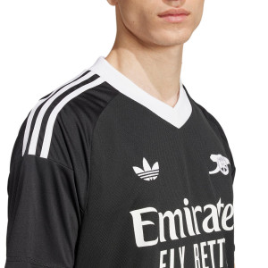 /J/G/JG0924_camiseta-adidas-3a-arsenal-portero-2024-2025-color-negro_3_detalle-cuello-y-pecho-con-escudo.jpg