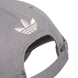 /J/J/JJ4490-Y_gorra-adidas-real-madrid-color-gris_3_detalle-cierre.jpg