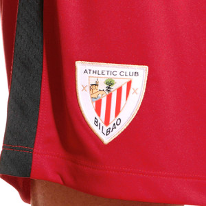 /M/S/MS230026-AWY_pantalon-corto-new-balance-2a-athletic-club-2022-2023-color-rojo_3_detalle-escudo.jpg