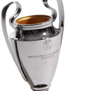 /U/E/UEFA-CL-100_imagen-de-la-replica-del-trofeo-UEFA-CHAMPIONS-LEAGUE-REPLICA-TROFEO-plata_3_detalle.jpg
