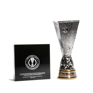 /U/E/UEFA-EL-150-AP_trofeo-campeon-uefa-europa-league-150-mm-con-pedestal-color-plata-y-gris_3_conjunto.jpg