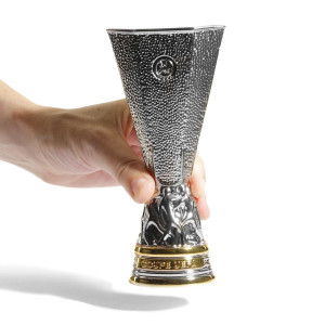 /U/E/UEFA-EL-150_trofeo-campeon-uefa-europa-league-150-mm-color-plata-y-gris_3_escala.jpg