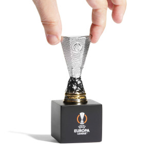 /U/E/UEFA-EL-70-HP_trofeo-campeon-uefa-europa-league-70-mm-con-pedestal-color-plata_3_escala.jpg