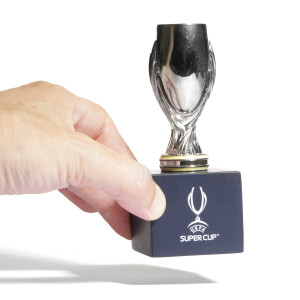 /U/E/UEFA-SC-70-HP_trofeo-campeon-uefa-supercopa-70-mm-con-pedestal-color-plata_3_escala.jpg